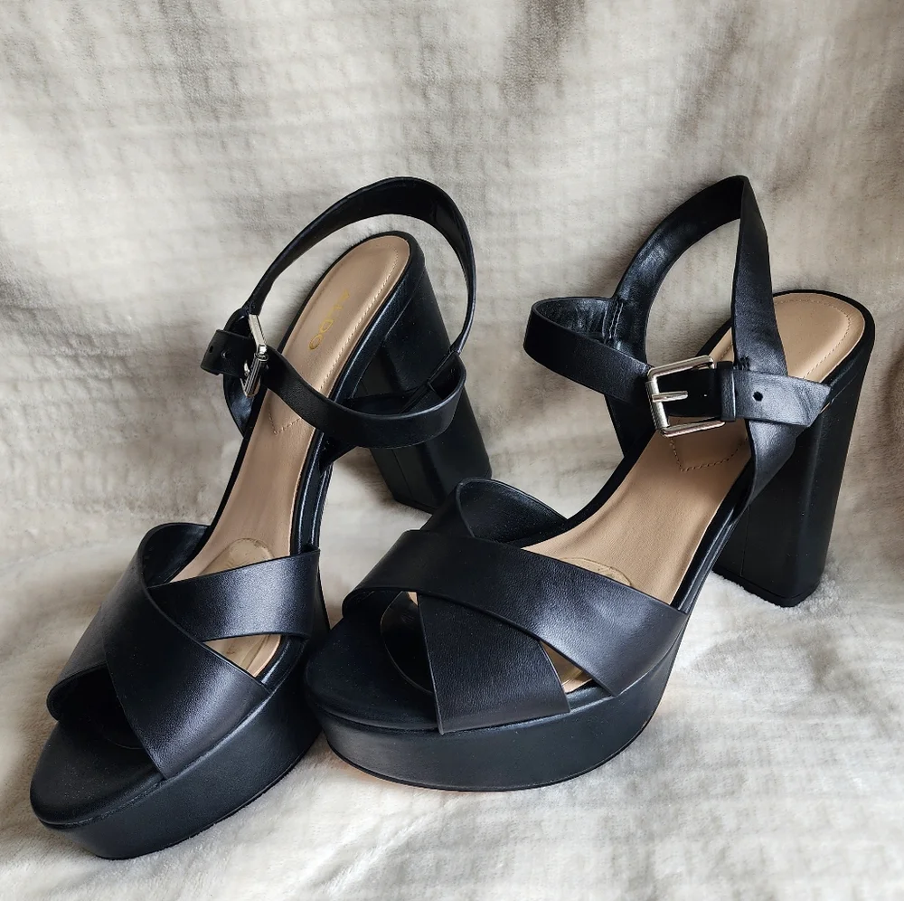 EUC ✅️ Black Platform Sandals Pumps Heels - Picture 2 of 8
